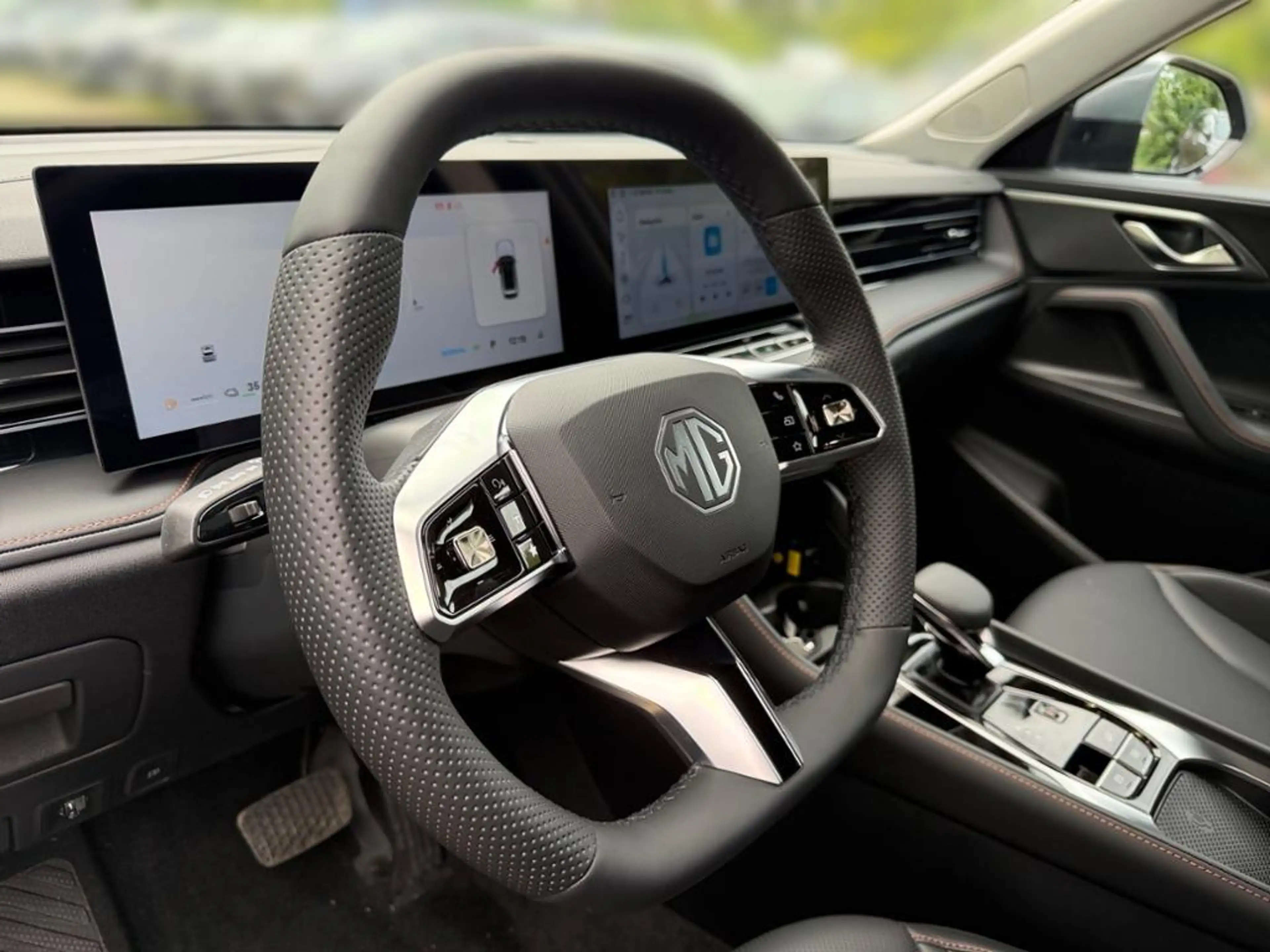MG HS PHEV Luxury MY24 360 DISTR SPUR PDC SHZ — photo 11