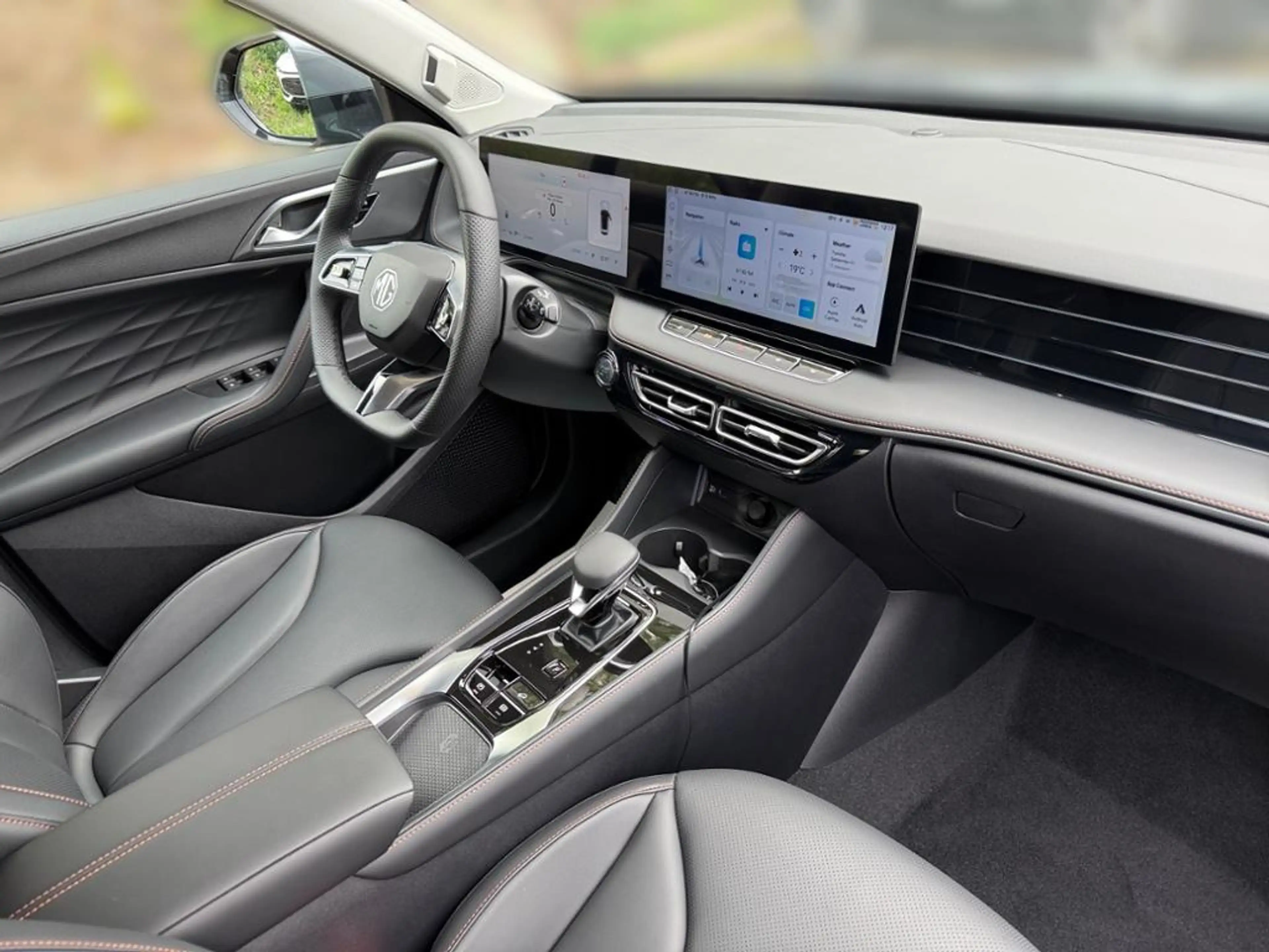MG HS PHEV Luxury MY24 360 DISTR SPUR PDC SHZ — photo 10