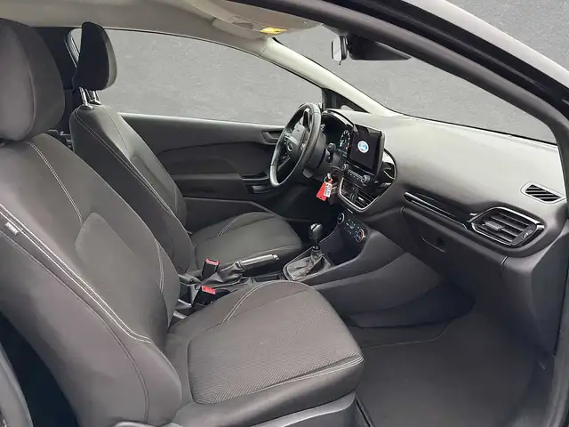 Ford Fiesta view 3