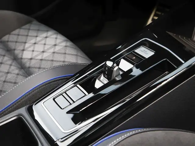 Volkswagen Golf view 8