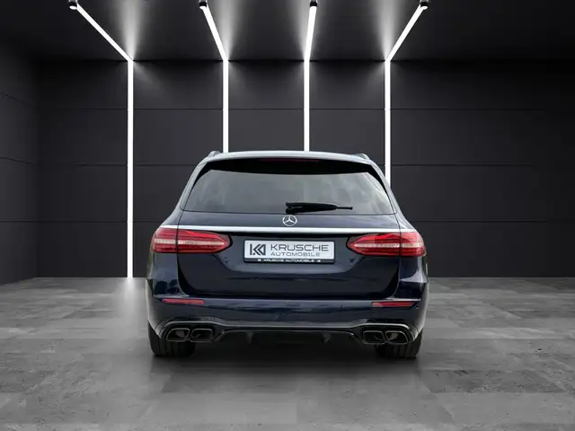 Mercedes-Benz E-Class view 4