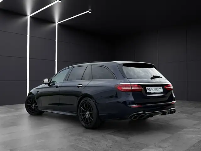 Mercedes-Benz E-Class view 3