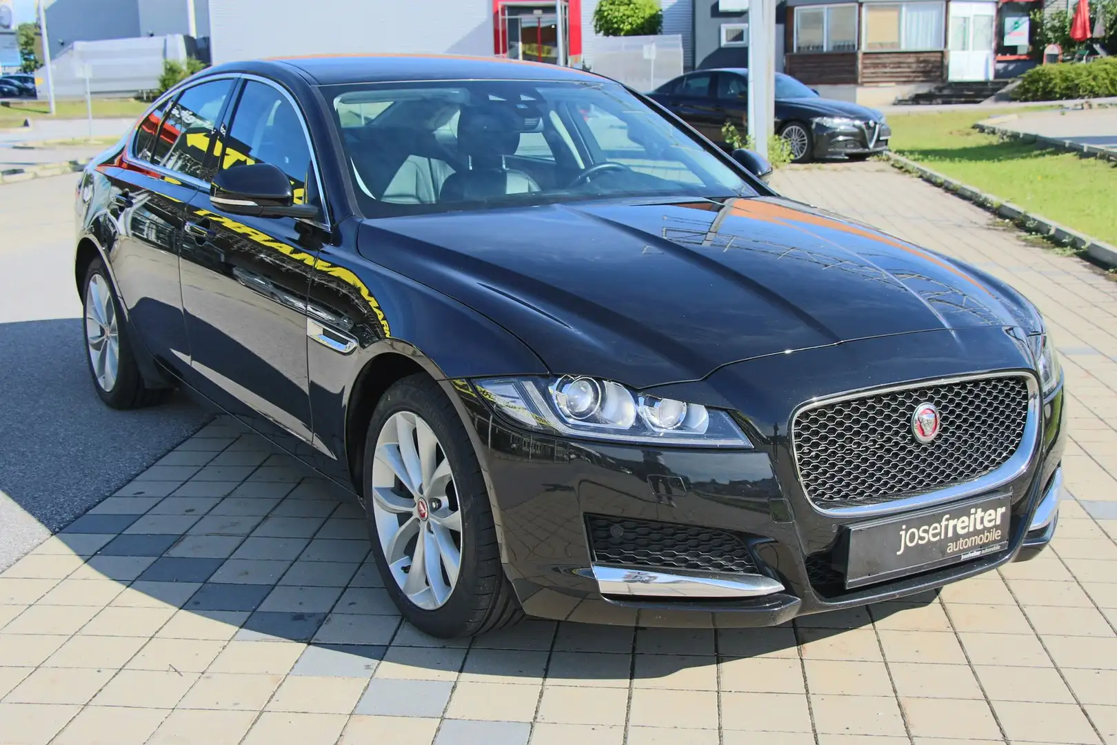 Jaguar XF 20d Prestige Aut. Negro - 1