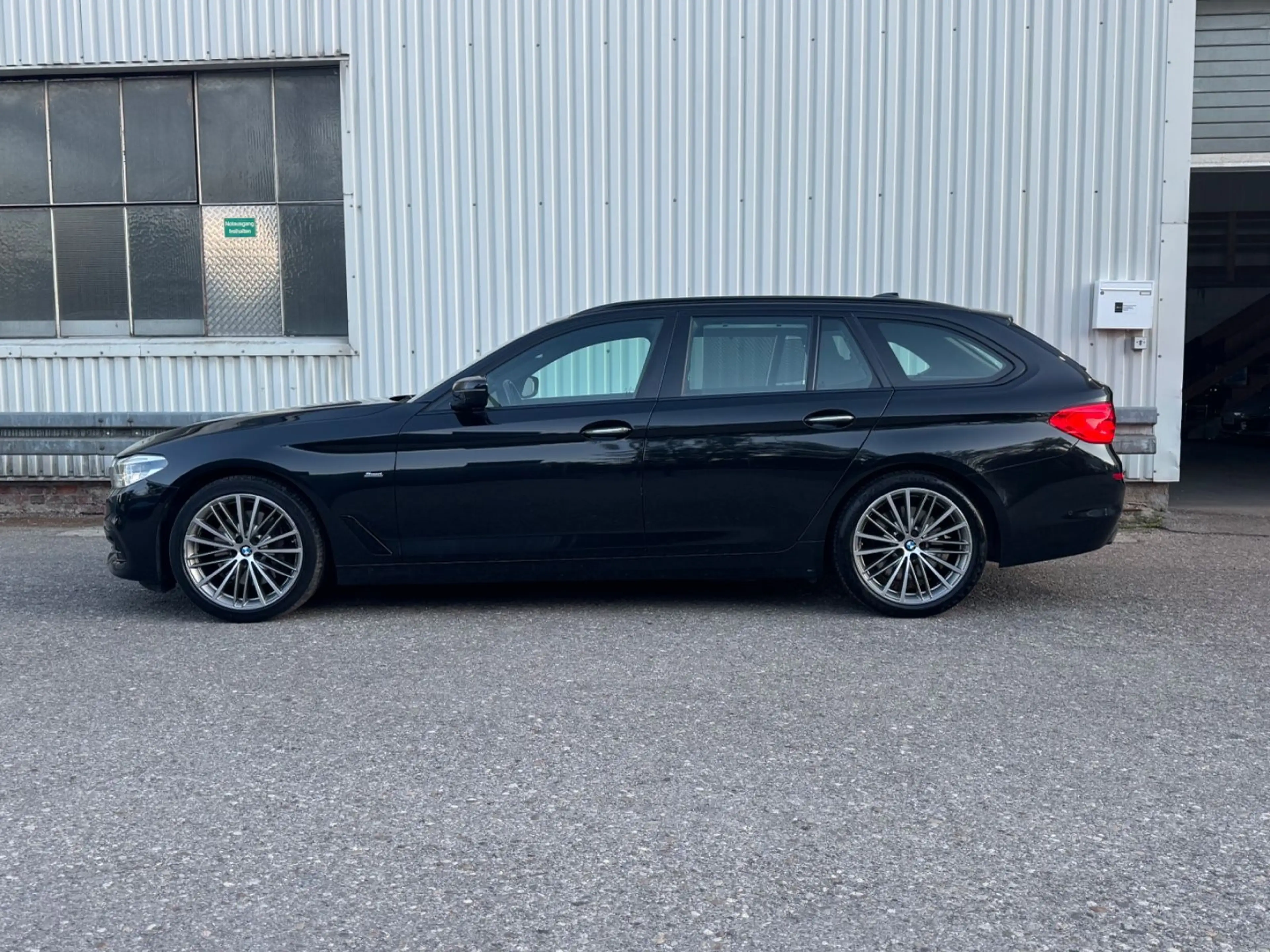 BMW 540 d*Touring*xDrive*Sport Line* Head Up*AHK* — photo 3
