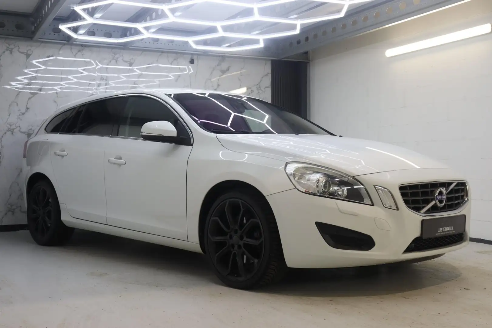 Volvo V60 2.0 T5 Momentum Heico Wit - 2