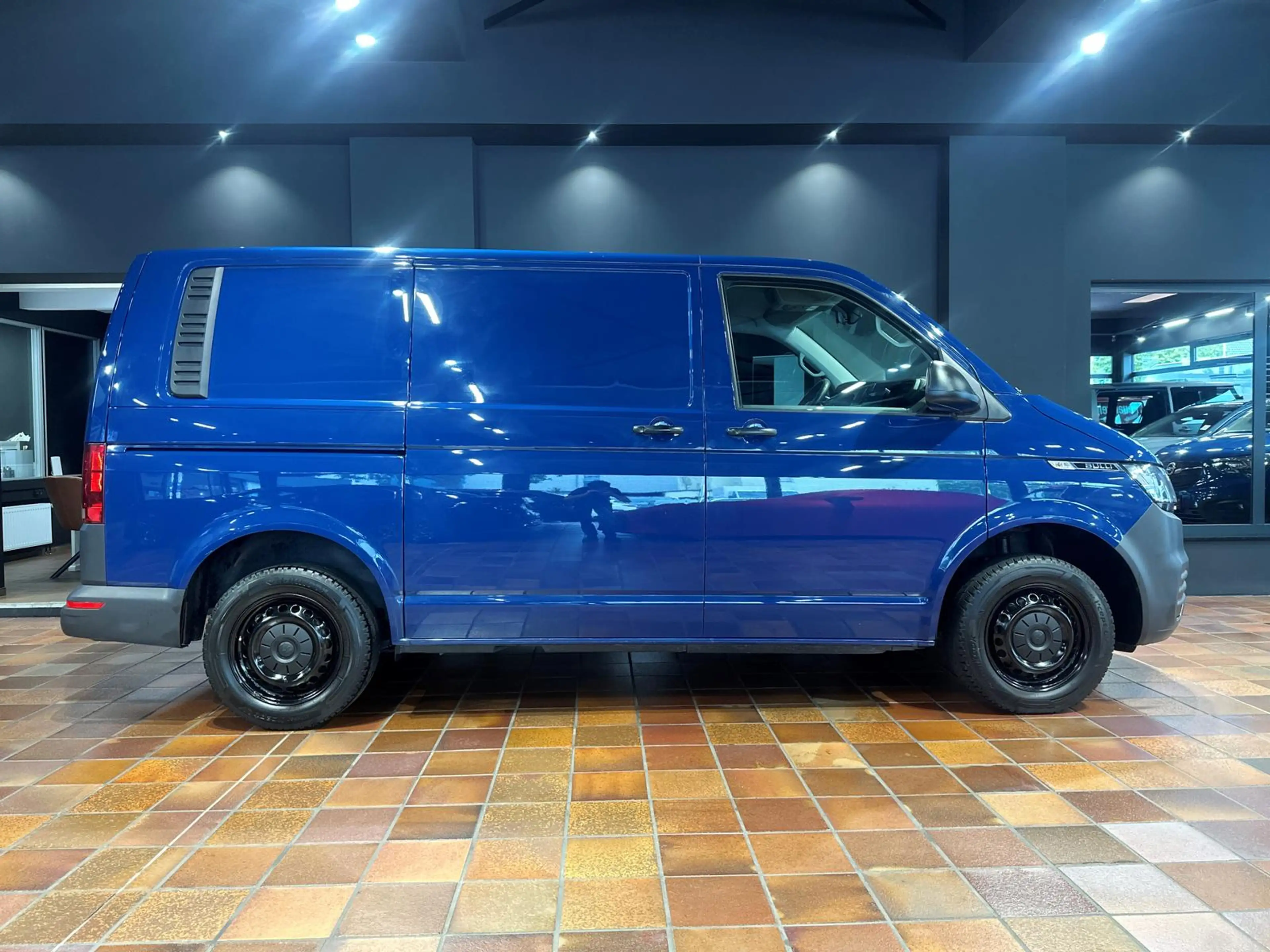 Volkswagen T6.1 Transporter T6.1 DSG KURZ KLIMA STANDHEIZUNG TEMPOMAT SHZ AHK- — photo 2