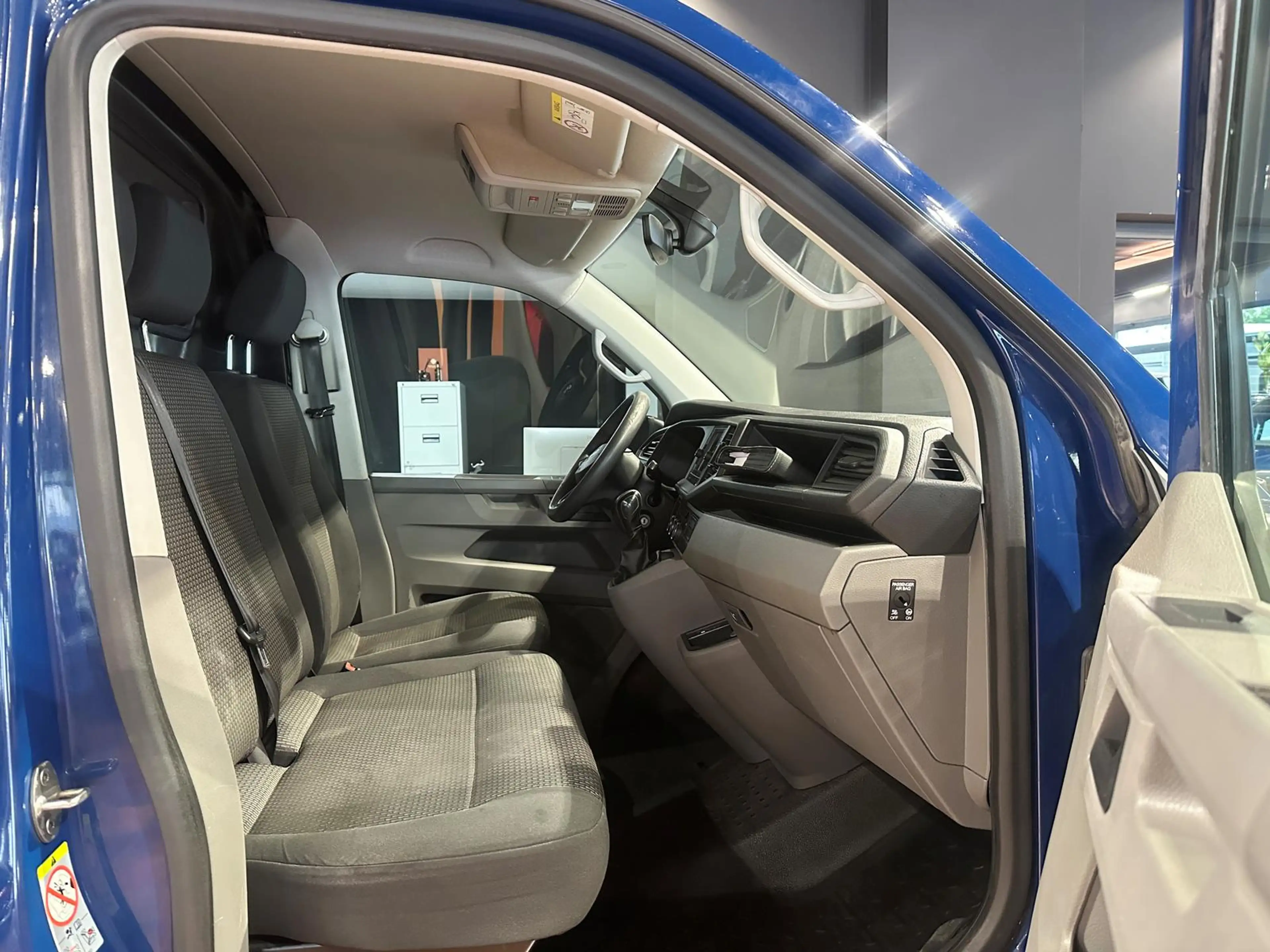 Volkswagen T6.1 Transporter T6.1 DSG KURZ KLIMA STANDHEIZUNG TEMPOMAT SHZ AHK- — photo 15