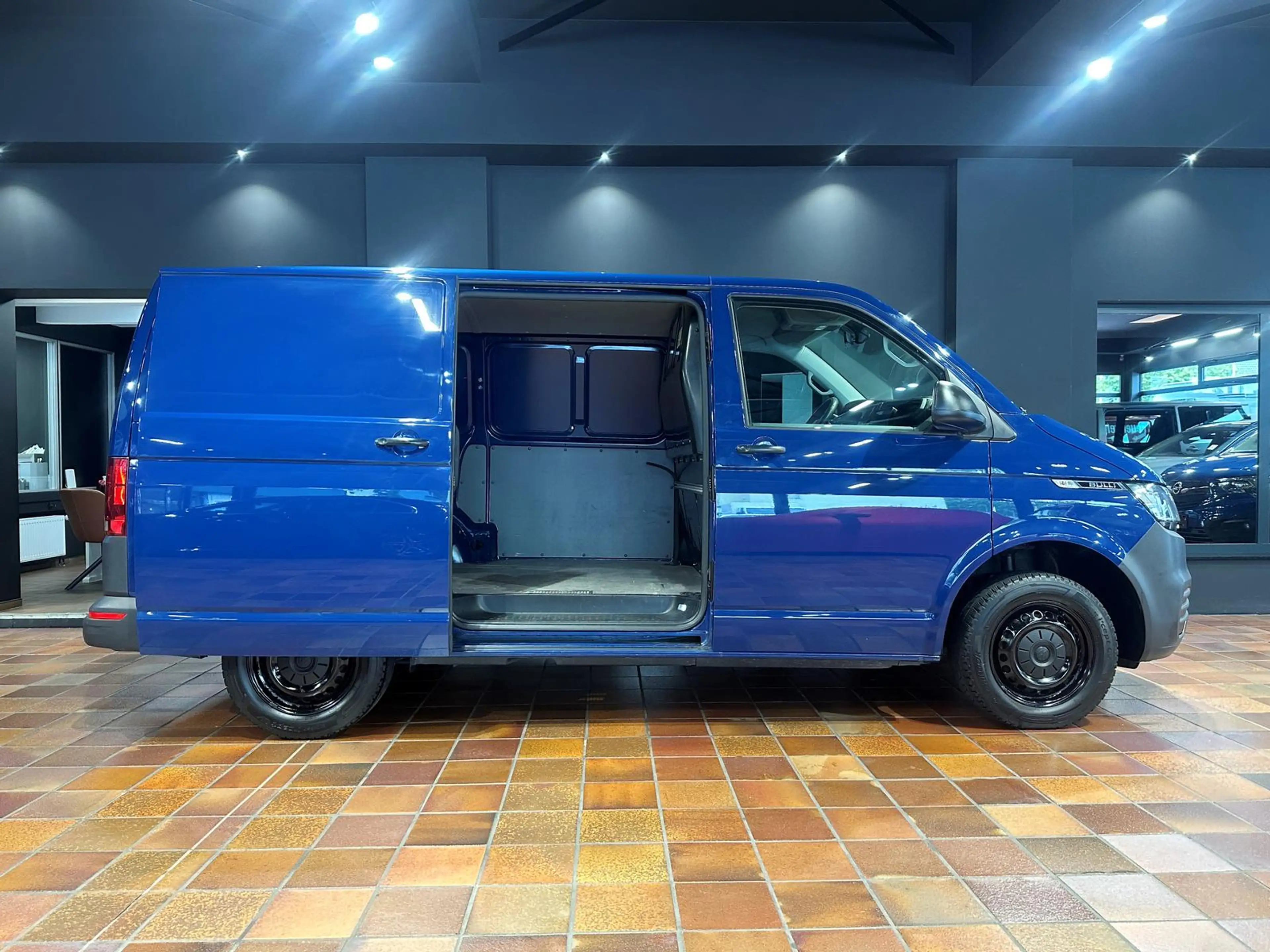 Volkswagen T6.1 Transporter T6.1 DSG KURZ KLIMA STANDHEIZUNG TEMPOMAT SHZ AHK- — photo 3