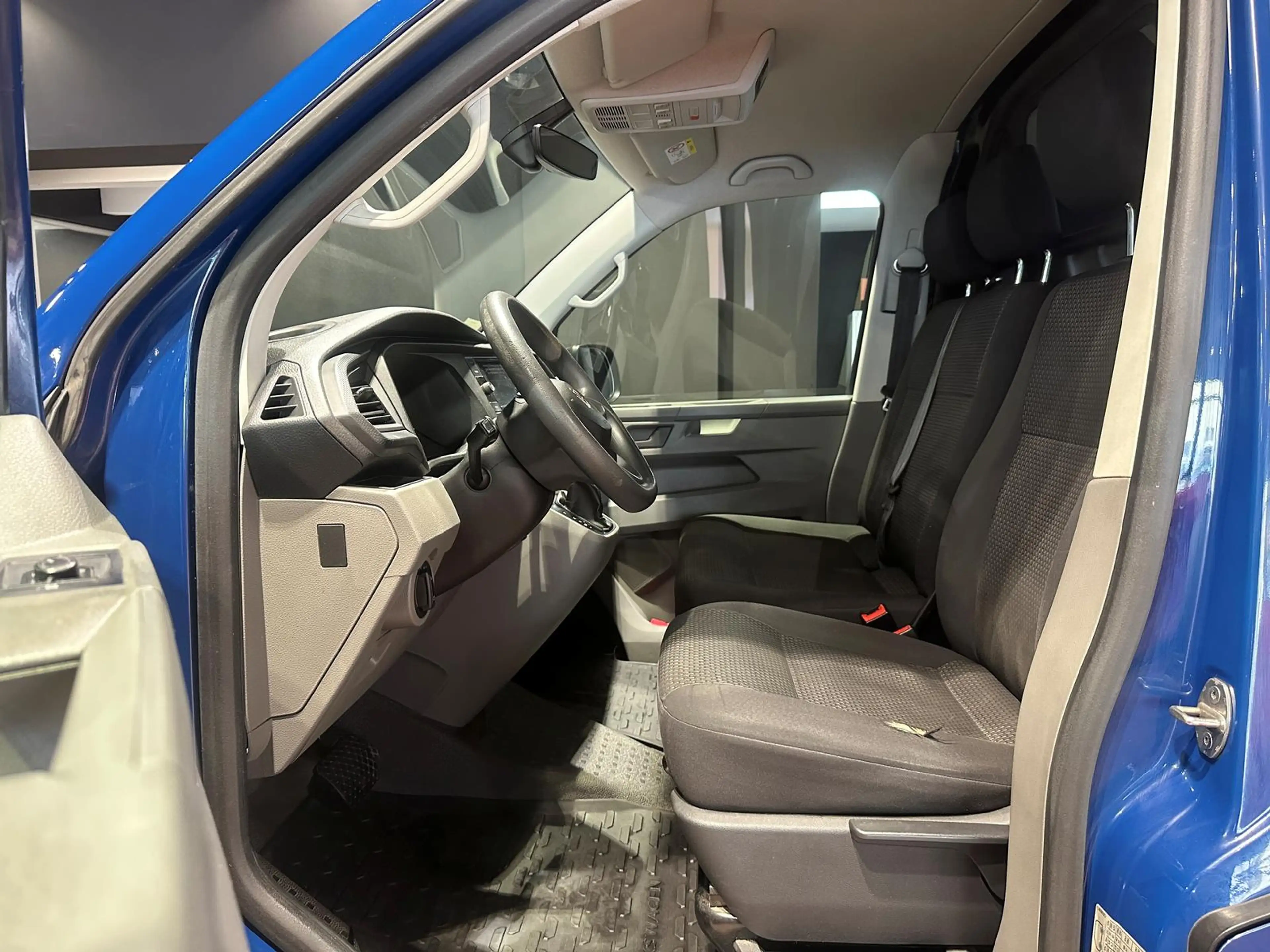 Volkswagen T6.1 Transporter T6.1 DSG KURZ KLIMA STANDHEIZUNG TEMPOMAT SHZ AHK- — photo 12