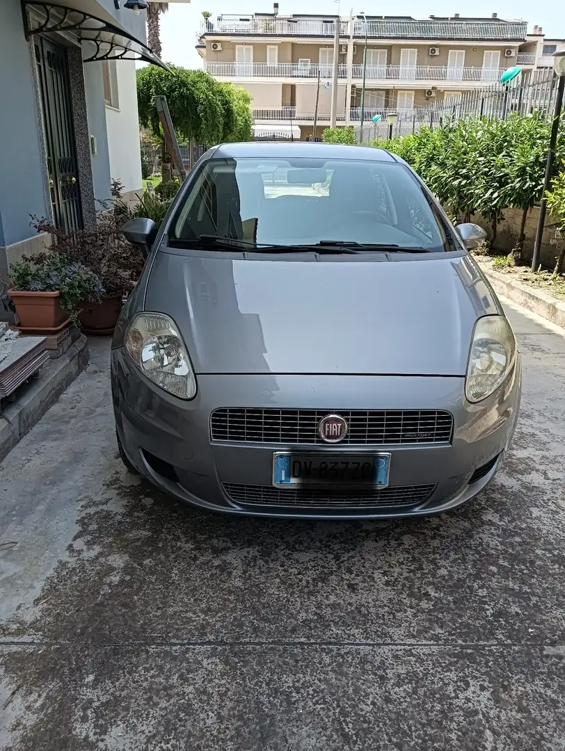 Fiat Grande Punto 5p 1.3 mjt 16v Dynamic c/esp 75cv - 1