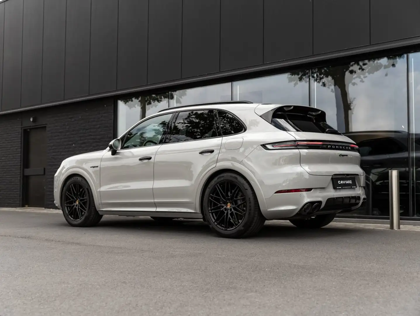Porsche Cayenne E-HYB SPORTDES/UITL/22/AIR/MATR/PANO/INNO/14W/BOSE Grijs - 2