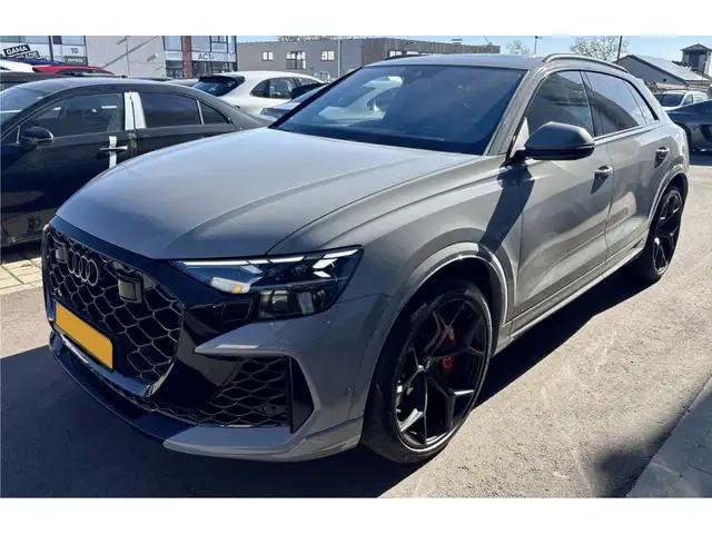 Audi RS Q8 4.0 TFSI PERFORMANCE/KERAMIK//PANO/23/RS DY+/HUD*V