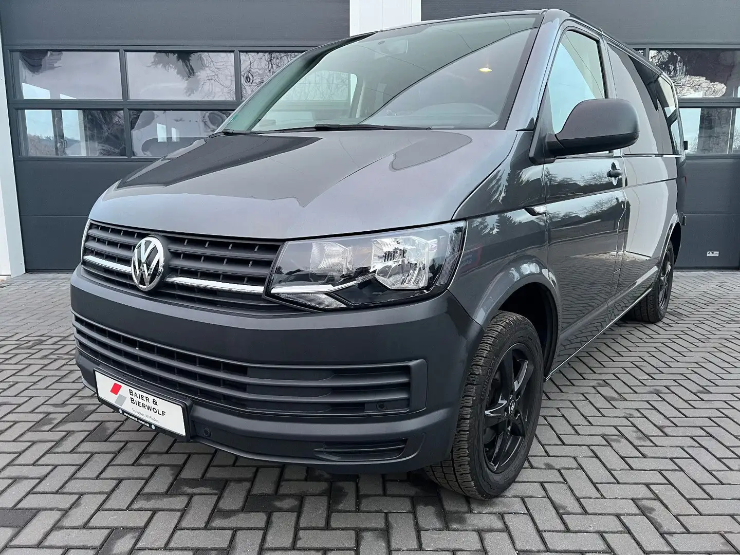 Volkswagen T6 Transporter 9 Sitzer Klima PDC Scheckheft Grau - 2