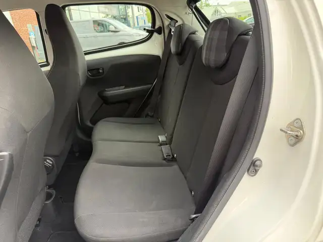 Peugeot 108 view 12