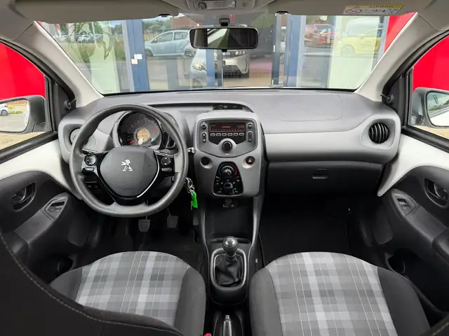 Peugeot 108 view 13