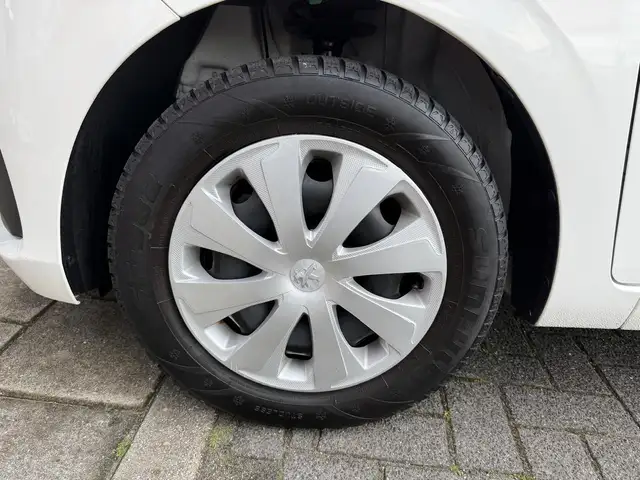 Peugeot 108 view 9