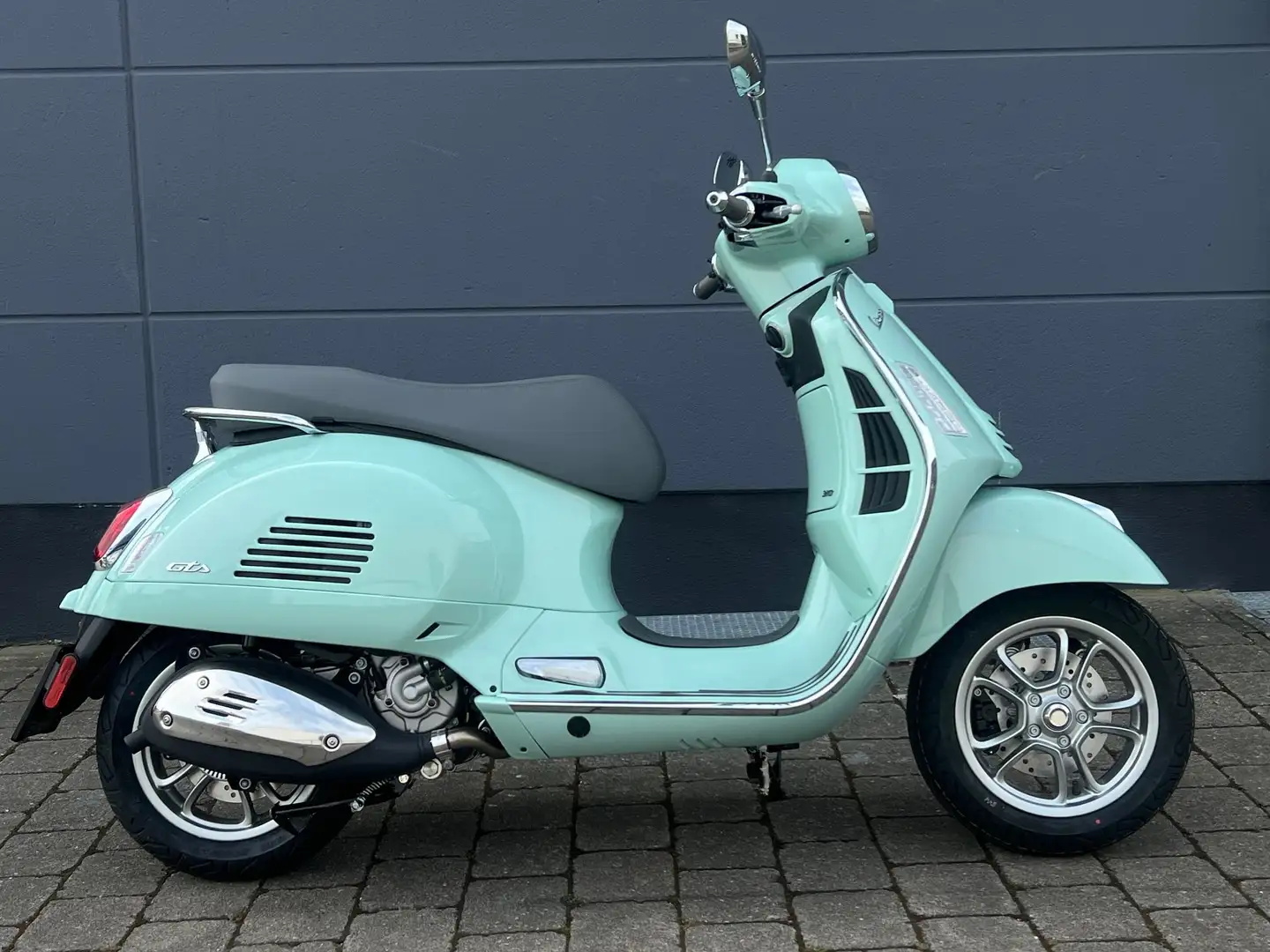 Vespa GTS 300 Jahresauftaktaktion E5+ Modell 2025!!! zelena - 1