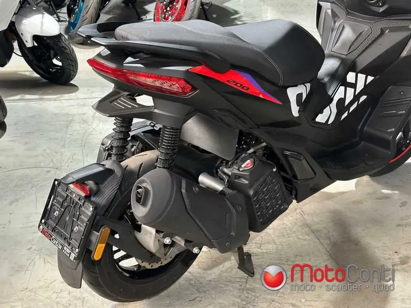 Aprilia SR GT 200 - foto 3