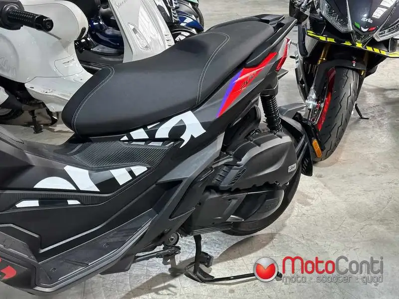 Aprilia SR GT 200 - foto 2