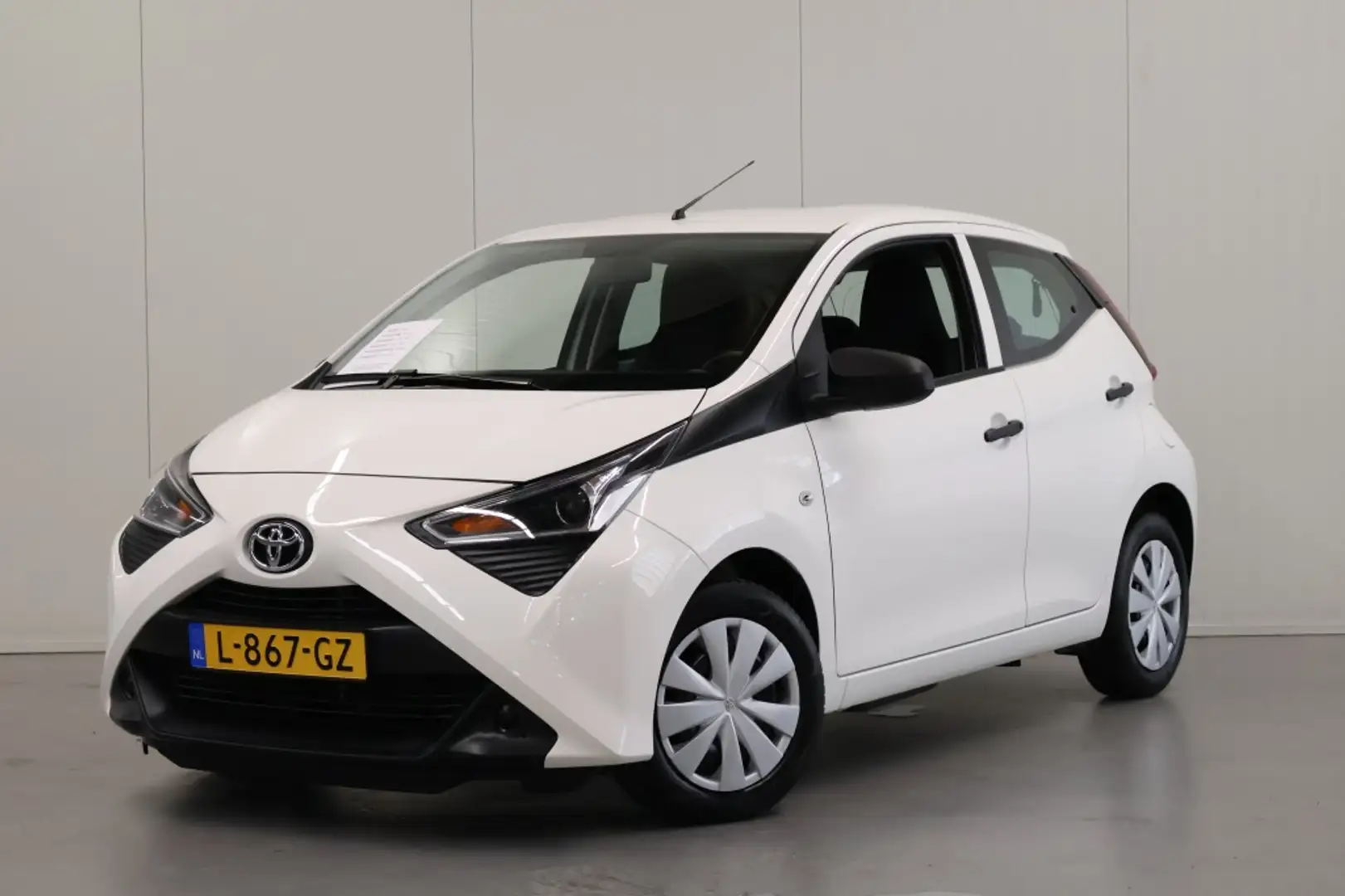 Toyota Aygo 1.0 VVT-i x-fun Weiß - 2