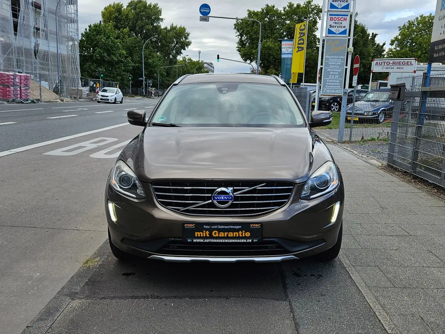 Volvo XC60 D4 Kinetic Bronze - 1