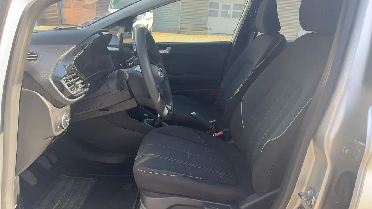 Ford Fiesta 5 portes — photo 25
