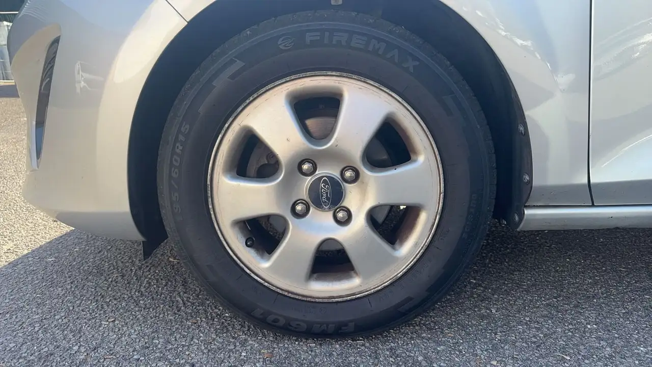 Ford Fiesta 5 portes — photo 18