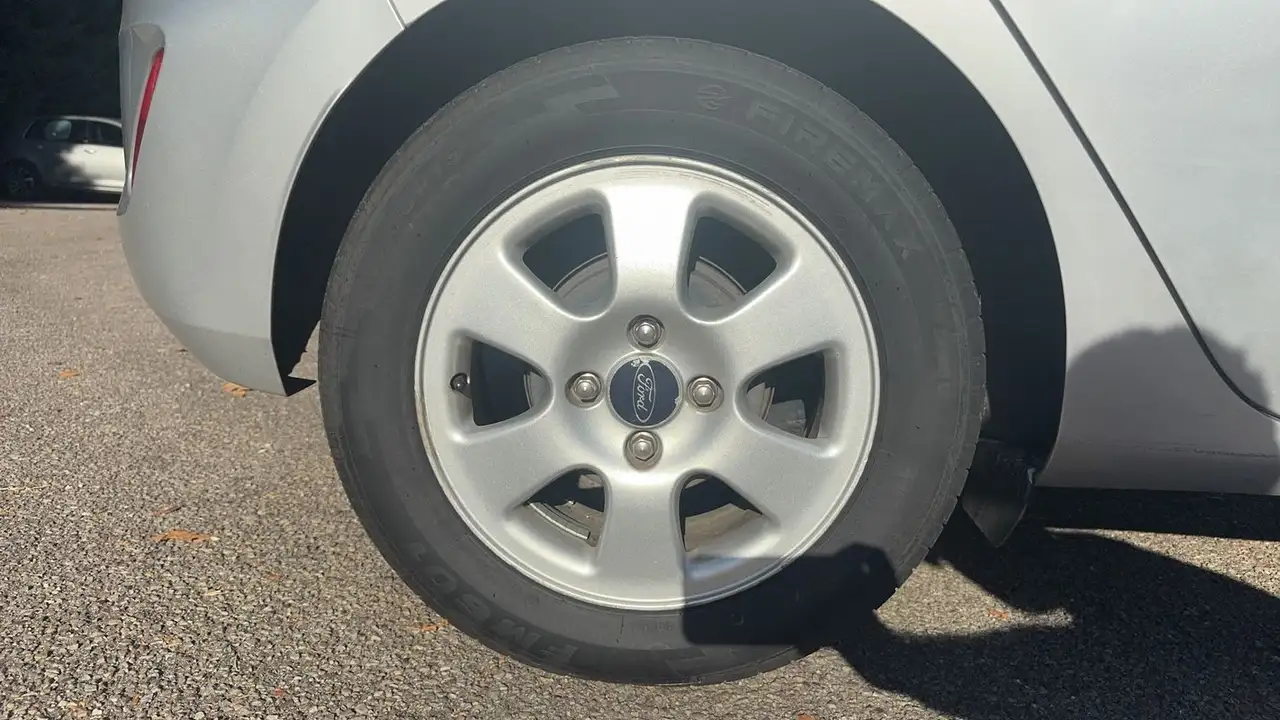 Ford Fiesta 5 portes — photo 16