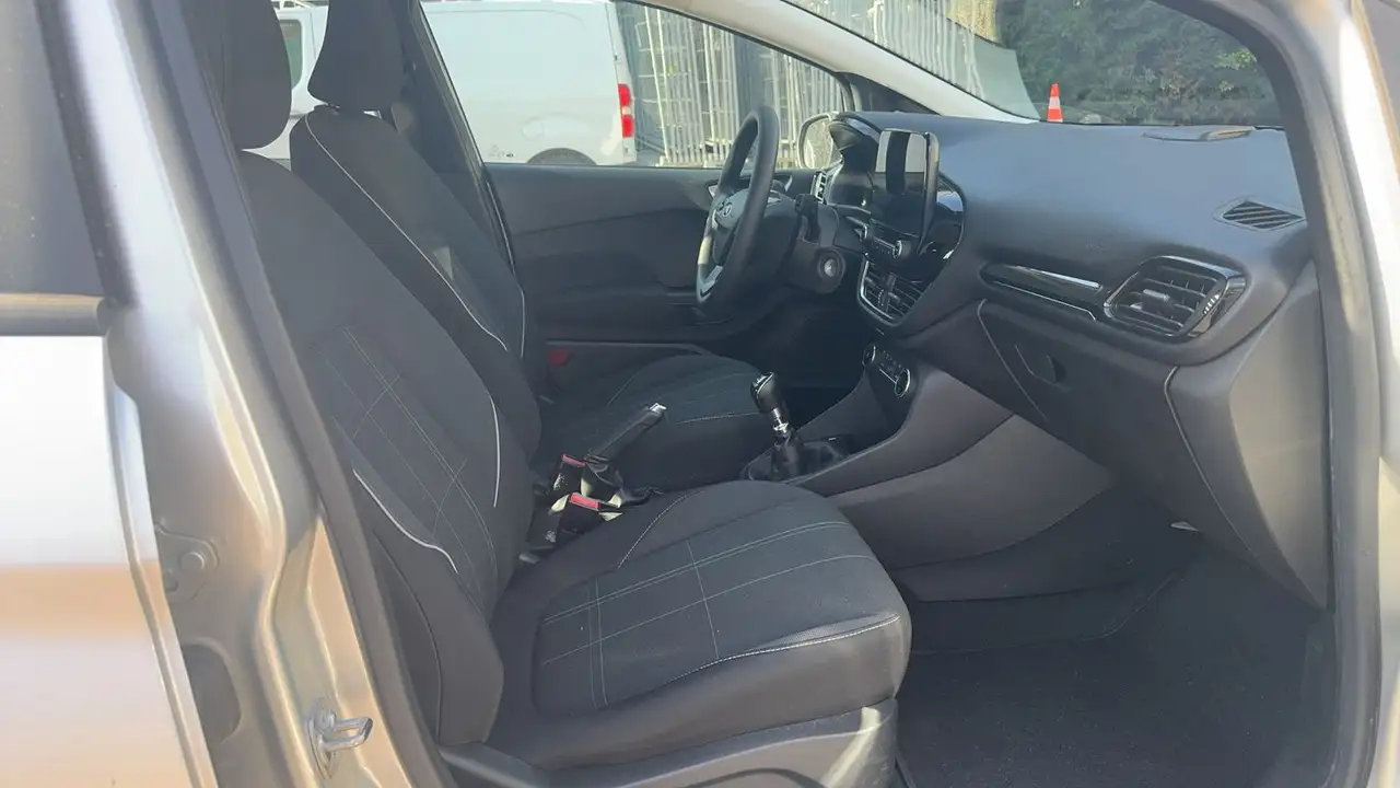 Ford Fiesta 5 portes — photo 27