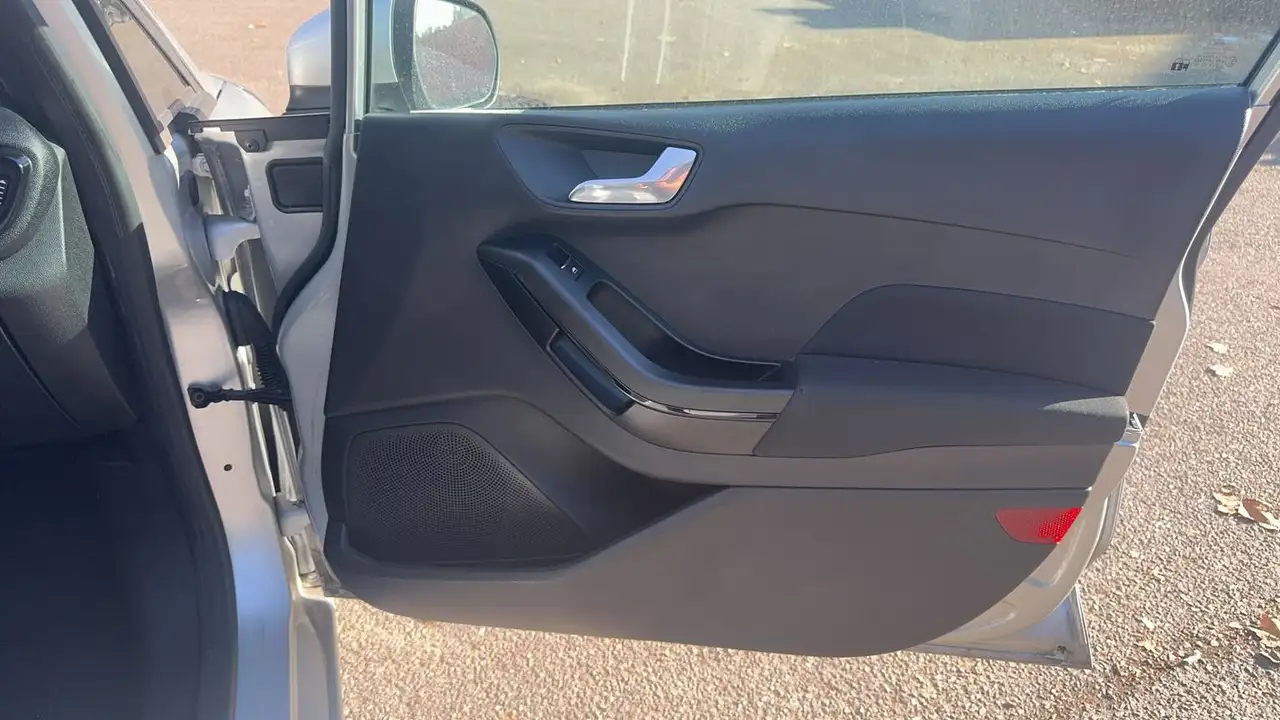 Ford Fiesta 5 portes — photo 23