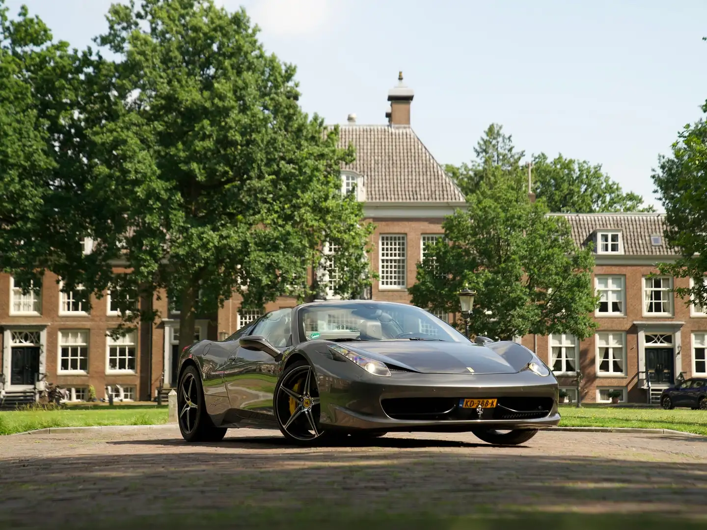 Ferrari 458 4.5 V8 Spider Grau - 1