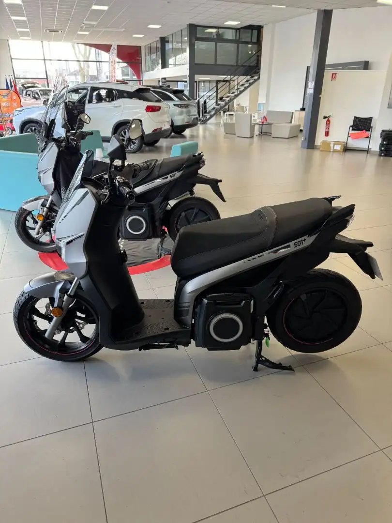 Silence S01 PLUS 5.6 kWh Autonomie 133km WMTC Push to Pass Gris - 2