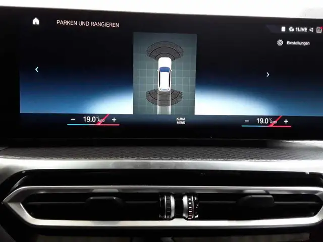 BMW 3 Series view 15