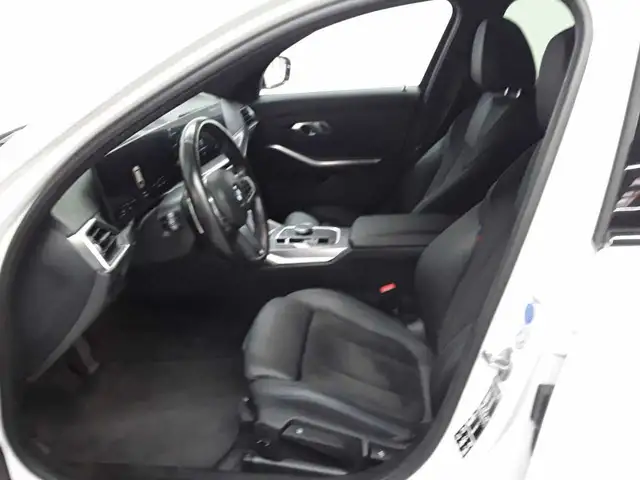 BMW 3 Series view 3