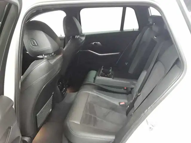 BMW 3 Series view 5