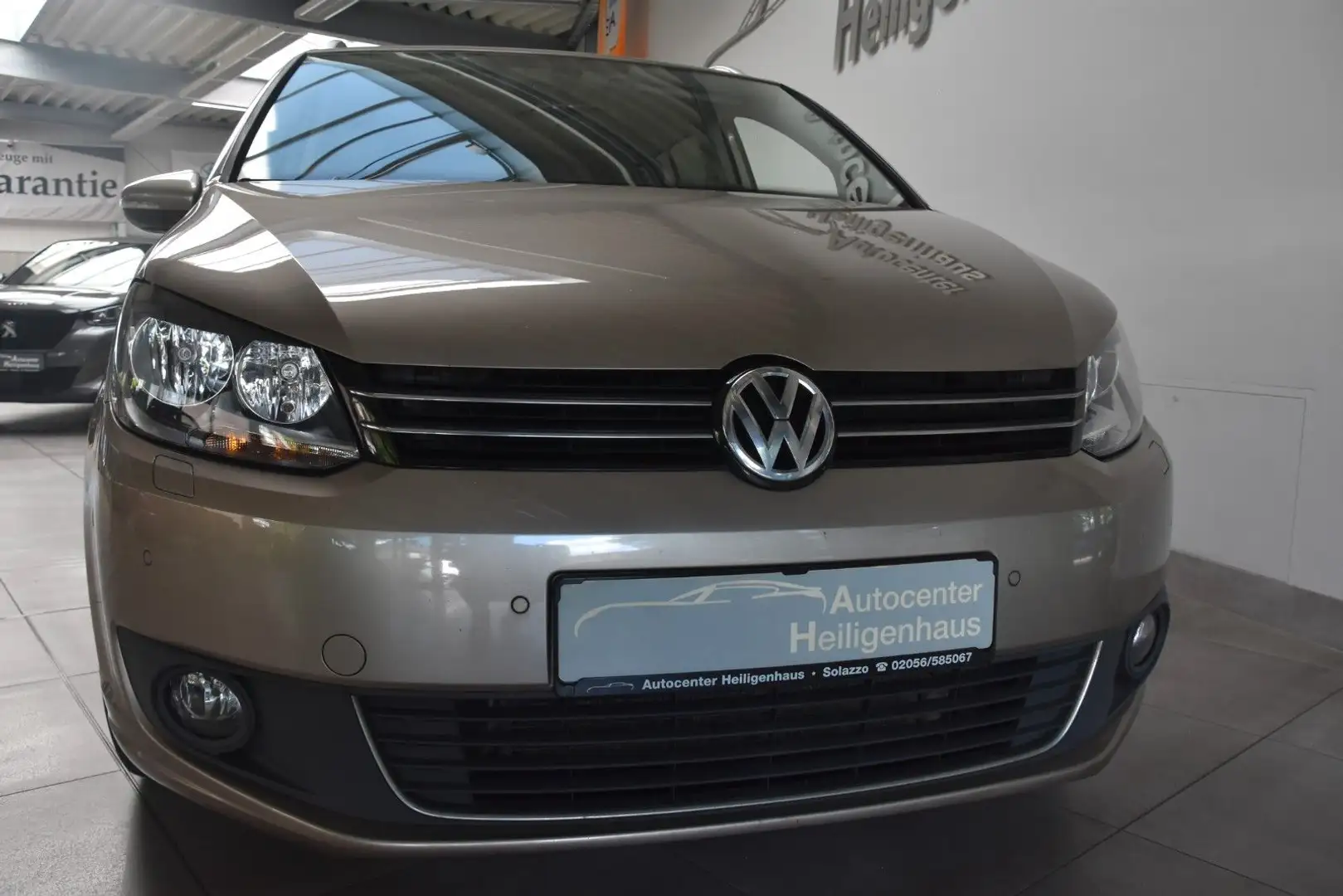 Volkswagen Touran 1.6TDI Cup Navi Klima Pano SHZ ParkAssist Beige - 1