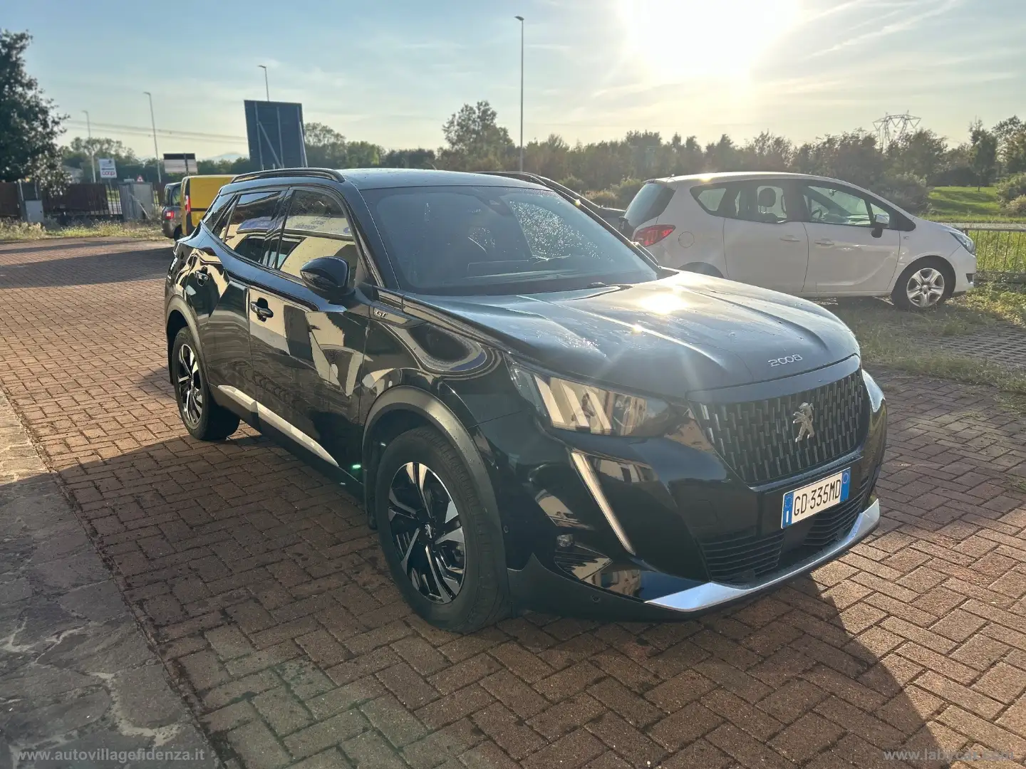 Peugeot 2008 BlueHDi 130 S&S EAT8 GT Nero - 1