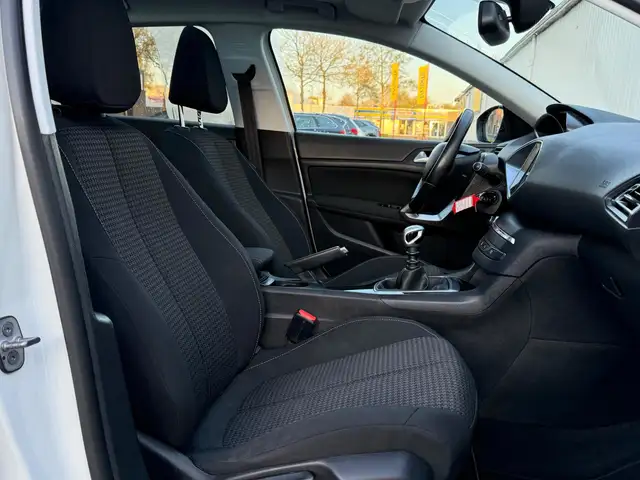 Peugeot 308 view 10