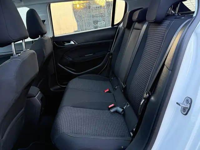 Peugeot 308 view 11