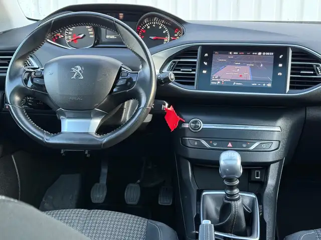 Peugeot 308 view 4