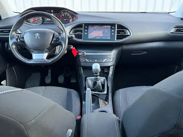 Peugeot 308 view 2