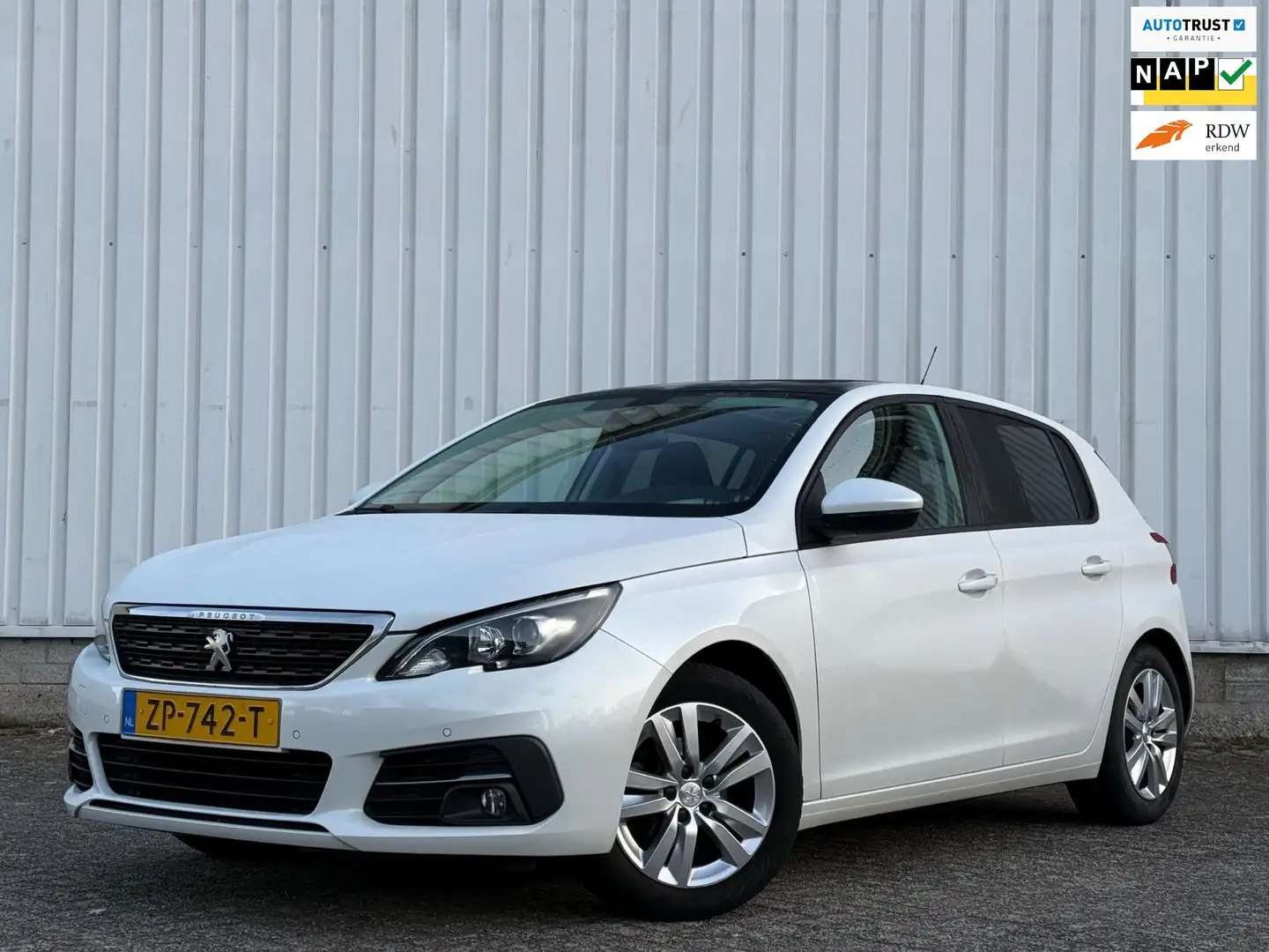 Peugeot 308 1.2 PureTech Blue Lease Executive Trekhaak,AppleCa Weiß - 1