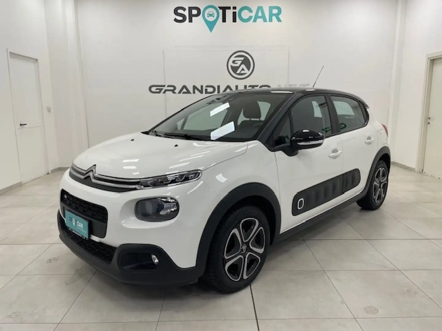 Citroen C3 III 2017 -  1.2 puretech Shine 82cv Bianco - 1