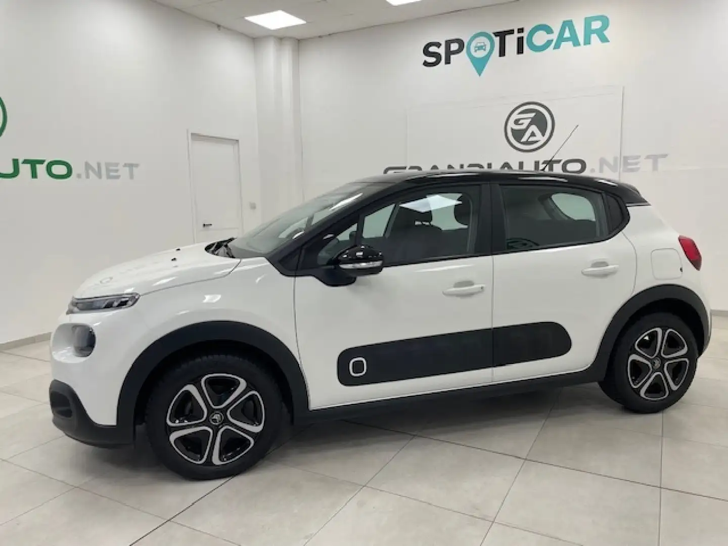 Citroen C3 III 2017 -  1.2 puretech Shine 82cv Bianco - 2