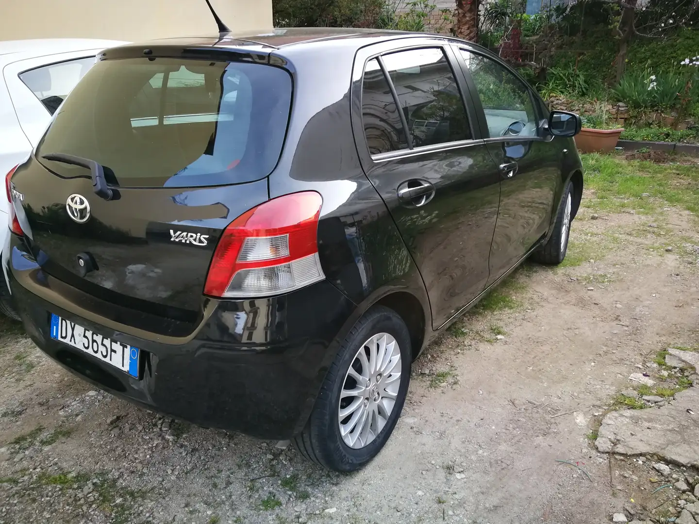 Toyota Yaris Yaris II 2005 5p 1.4 d-4d S m-mt dpf Noir - 1