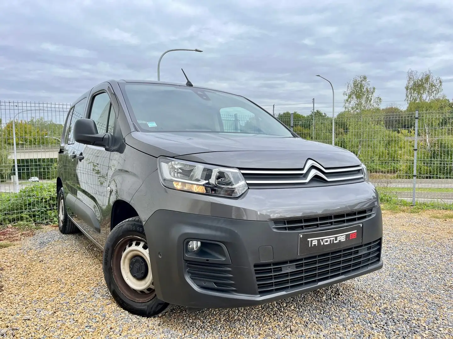 Citroen Berlingo 1.5 BlueHDi Club NAVI/CARPLAY/CLIM/PDC/CRUISE/2PLC Gris - 1