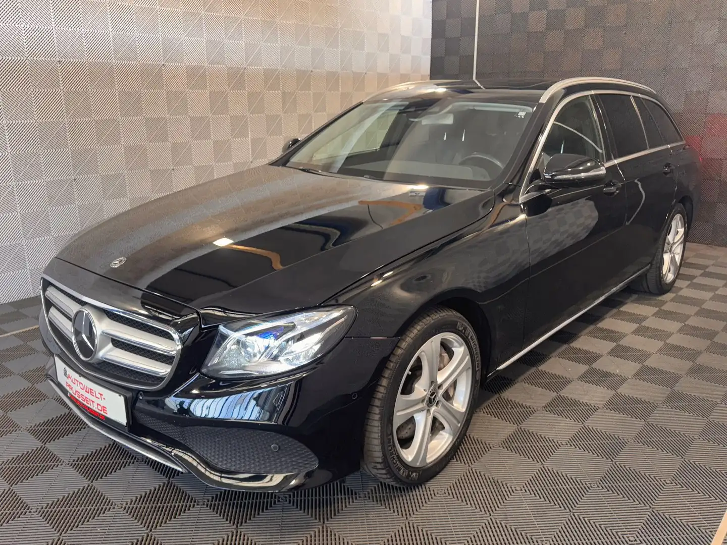 Mercedes-Benz E 400 T-Modell 4M*MULTIBEAM*ACC-R.KAM-MEMORY-18" Schwarz - 2