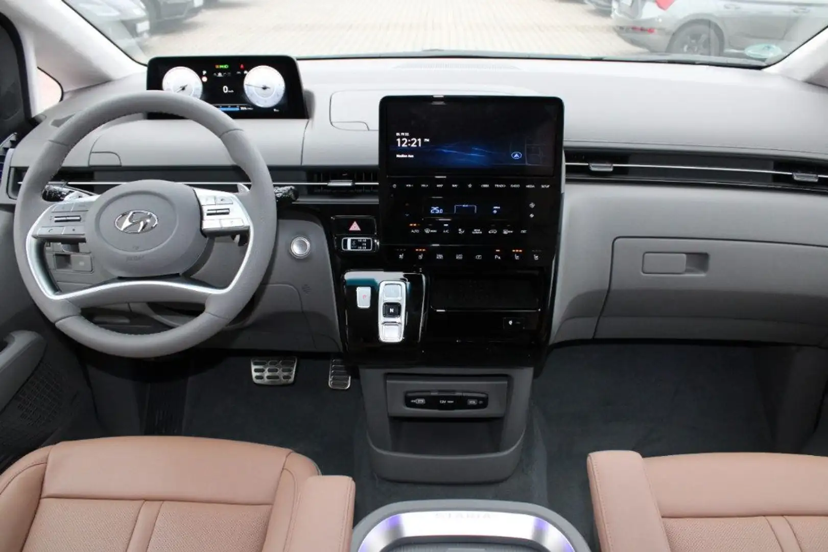 Hyundai STARIA 2.2 AT 2WD 7 posti Signature Grigio - 1