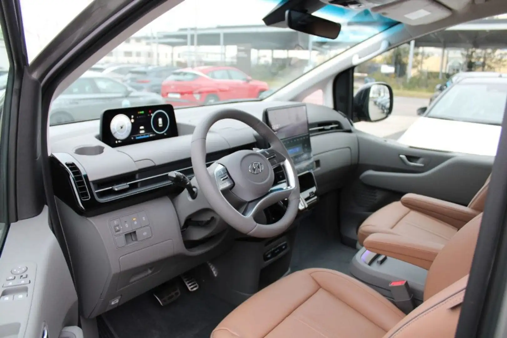 Hyundai STARIA 2.2 AT 2WD 7 posti Signature Grigio - 2