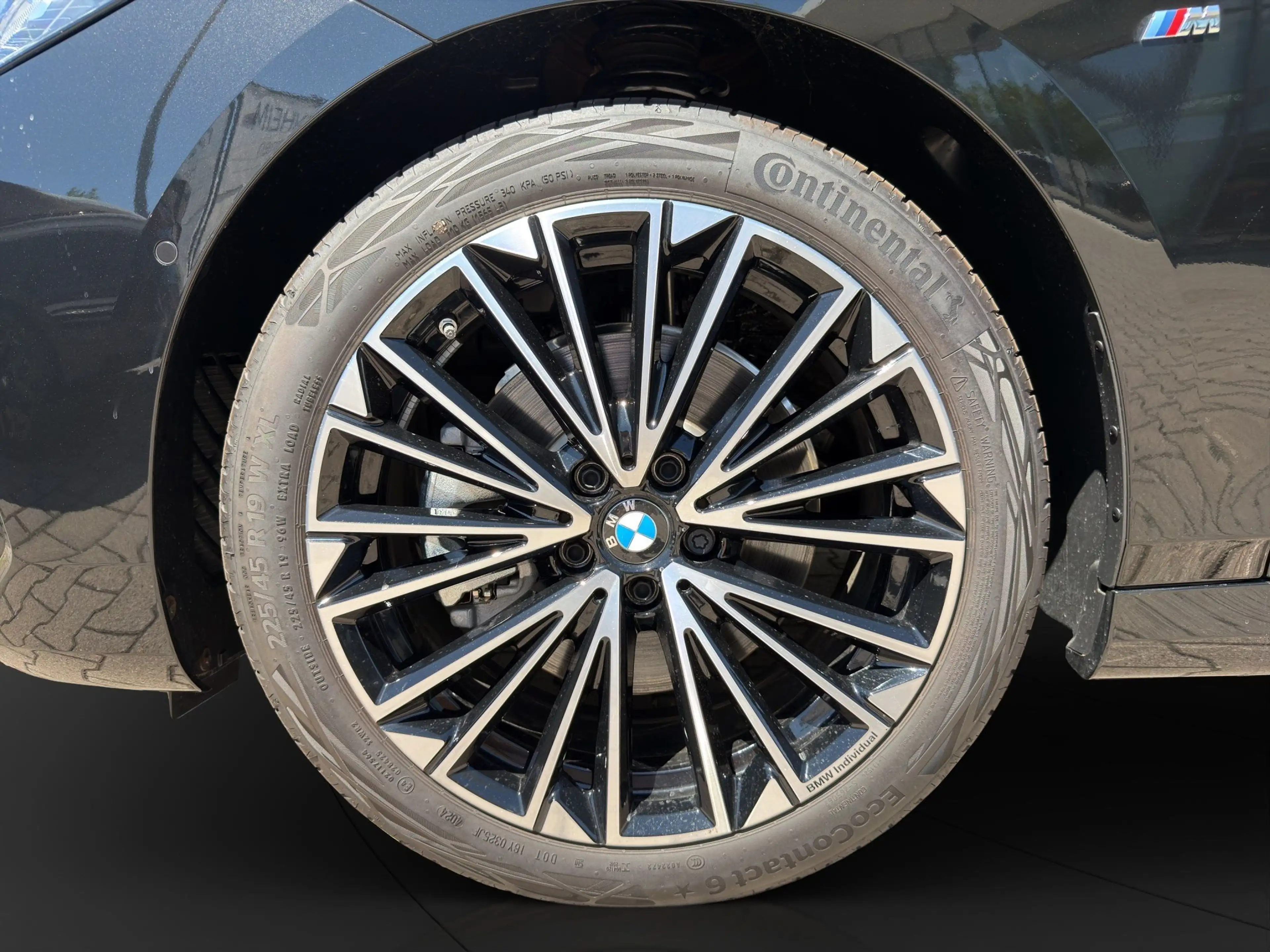 BMW 223 i xDrive Active Tourer — photo 9